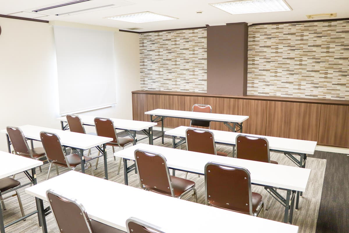 新大阪駅前 少 名のセミナーや打合せに H29 11リニューアルのモザイク柄がおしゃれなホテル会議室 1 スペースマーケット