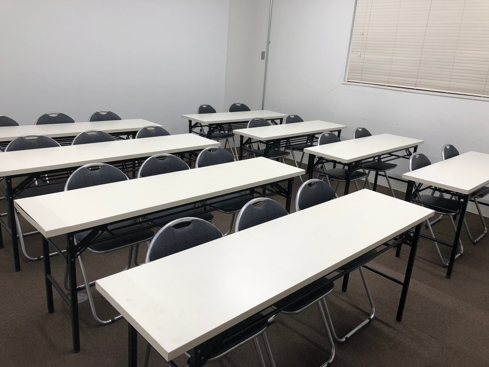 オアシス会議室b 最大名収容 Wifi無料 スペースマーケット