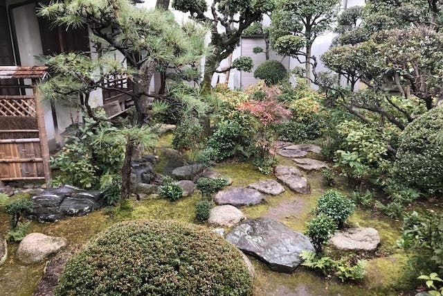 大阪からすぐ 四季を感じる日本庭園 蔵あり 100年以上の歴史ある古民家 広間 3間続きの座敷 スペースマーケット