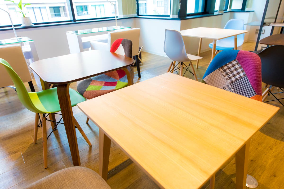 長堀橋駅徒歩1分 心斎橋駅徒歩5分 おしゃれなコワーキングスペース 電源あり 電源カフェのように利用できます スペースマーケット