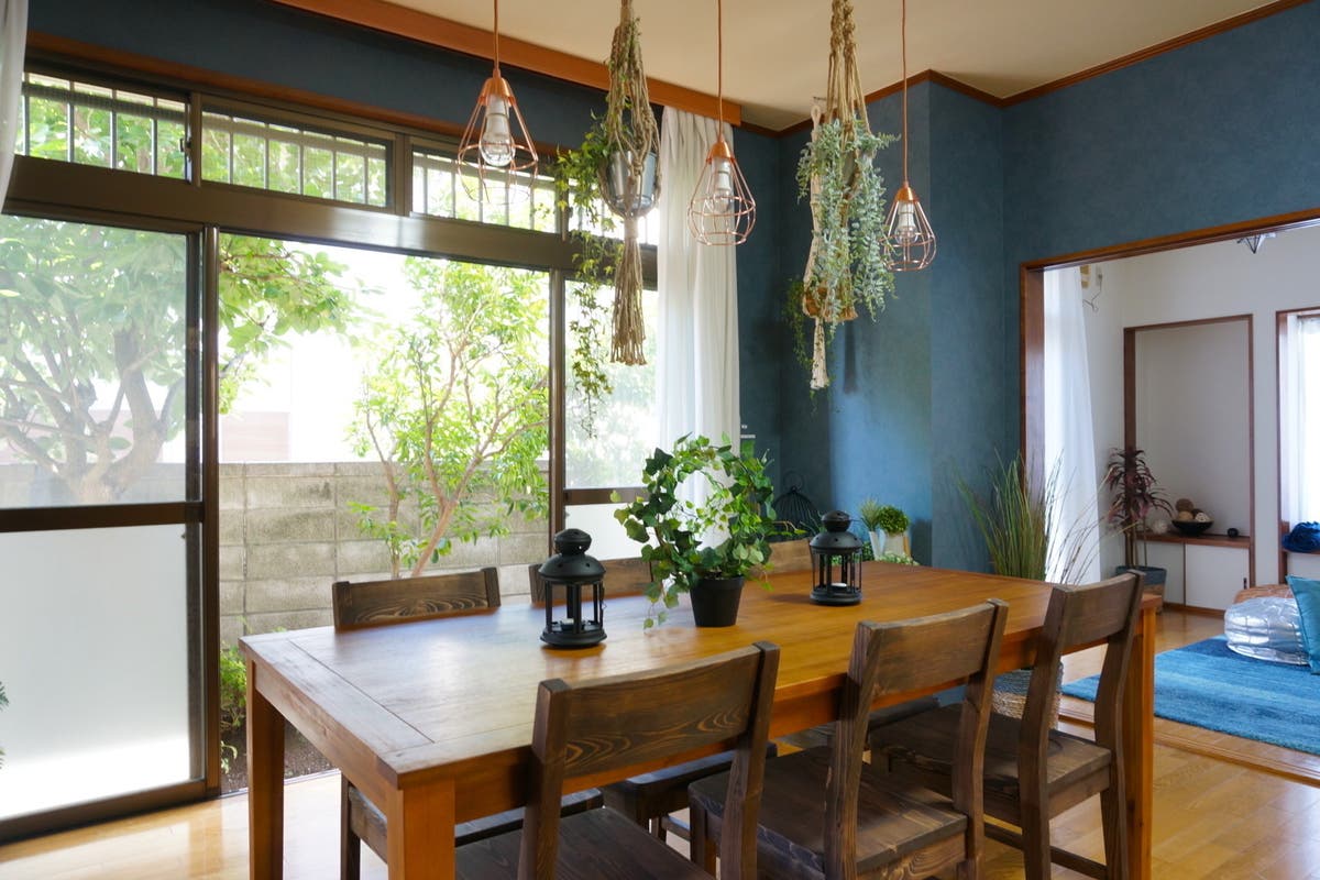 Fika桜上水 夏みかんハウス 上品なブルーに囲まれたリビング ボタニカルな雰囲気がフォトジェニック Sns投稿 動画撮影可 スペースマーケット