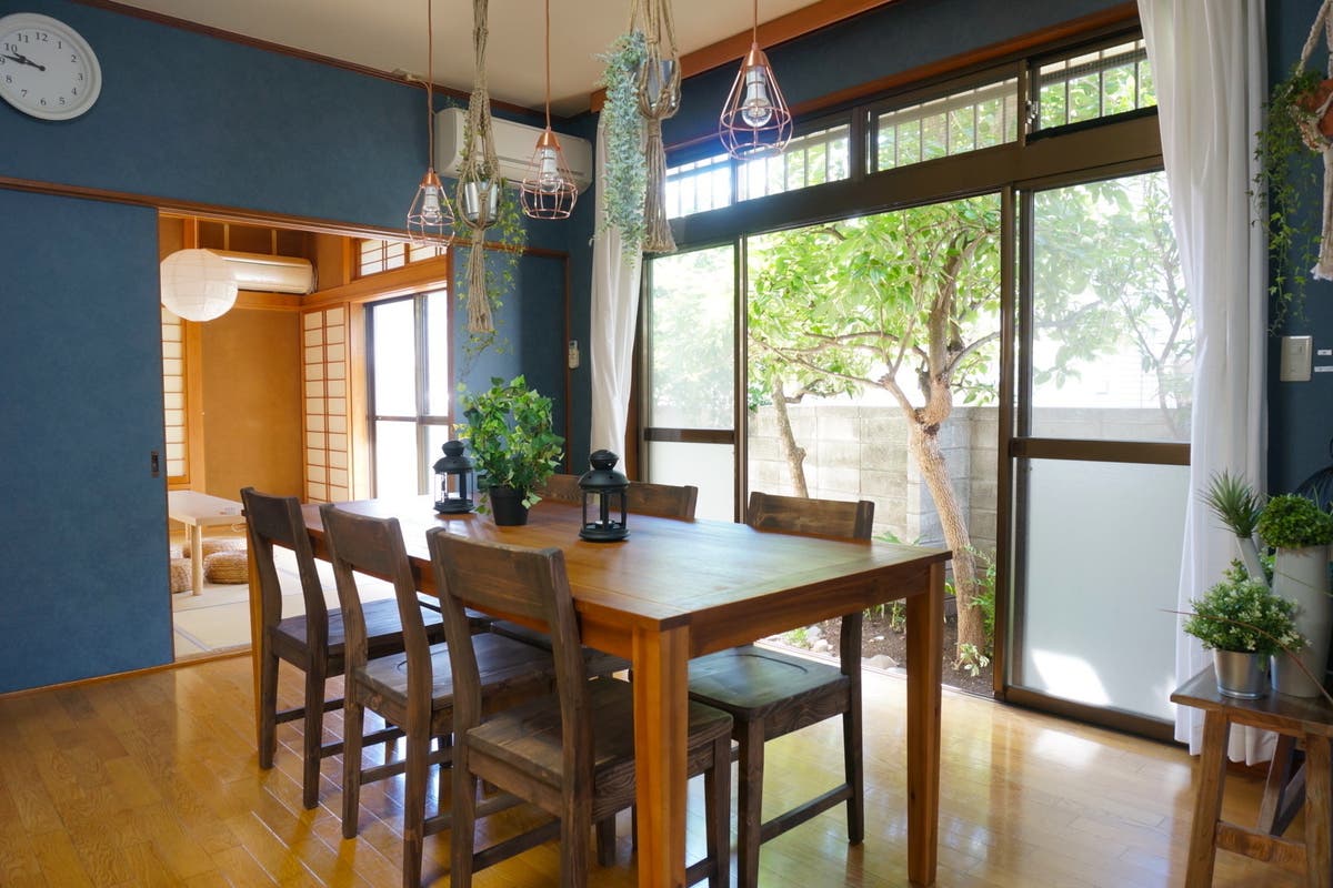 Fika桜上水 夏みかんハウス 上品なブルーに囲まれたリビング ボタニカルな雰囲気がフォトジェニック Sns投稿 動画撮影可 スペースマーケット