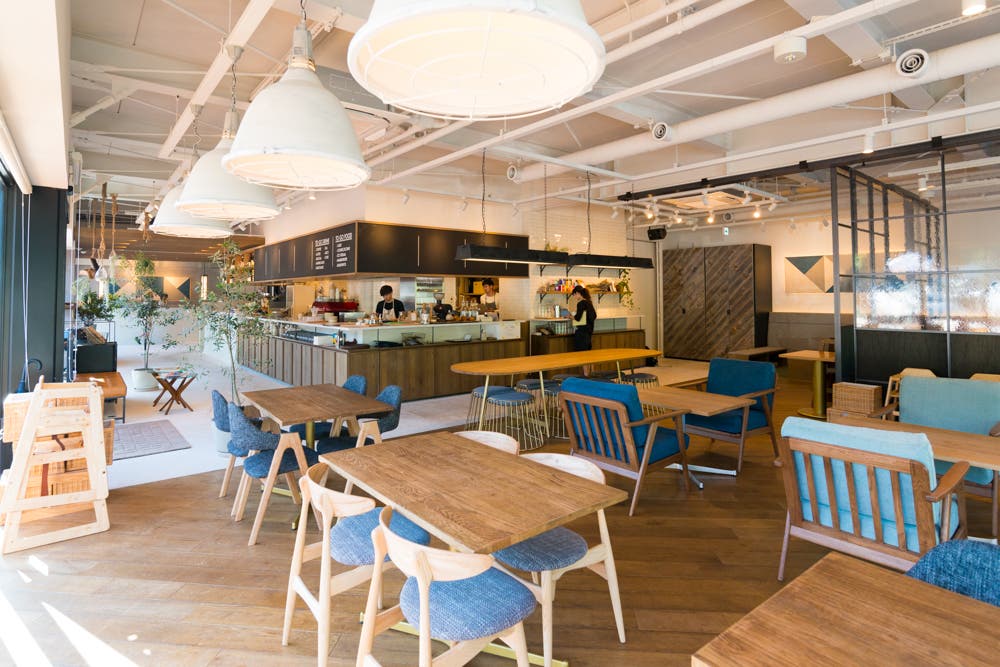 たまプラーザ駅徒歩7分 開放的なウッドデッキと自然光が差し込む店内 子育て世代で賑わう街のカフェ スペースマーケット たまプラーザ駅徒歩7分 開放的なウッドデッキと自然光が差し込む店内 子育て世代で賑わう街のカフェ スペースマーケット