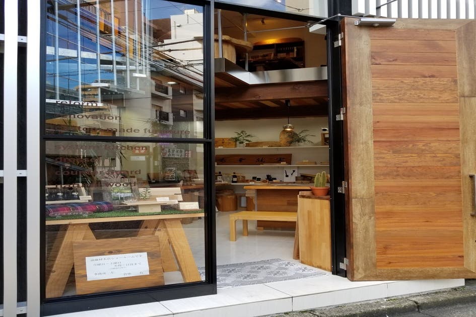 新宿御苑すぐ 材木店ショールーム 撮影 試飲会 教室や1日サロンにも 屋久杉テーブル 無垢杉板カウンターキッチン スペースマーケット