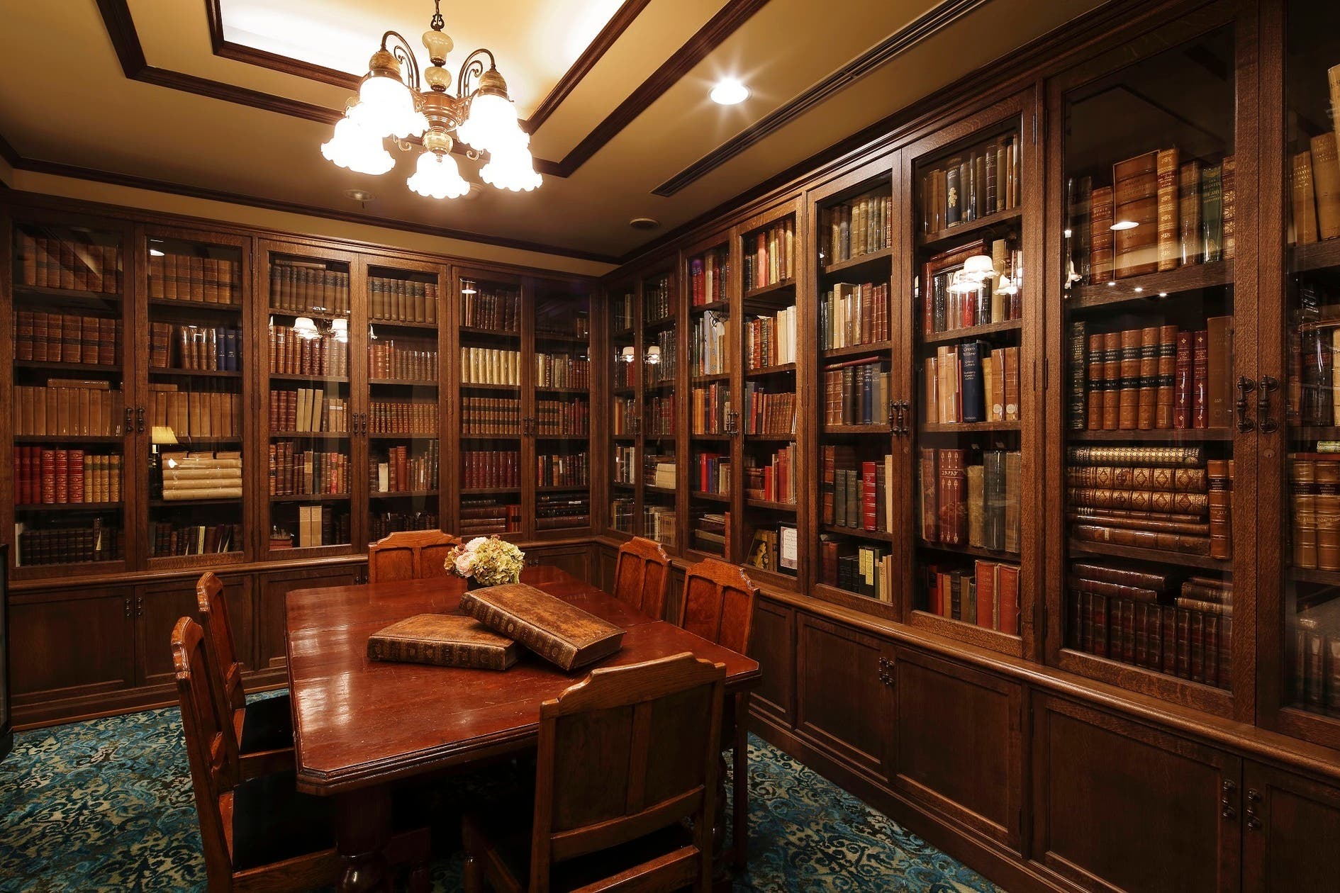 神保町駅徒歩30秒 128平米 18 000 H Cm 映画 雑誌多数実績 1902年創業 国内最大級の老舗ブックストア スペースマーケット