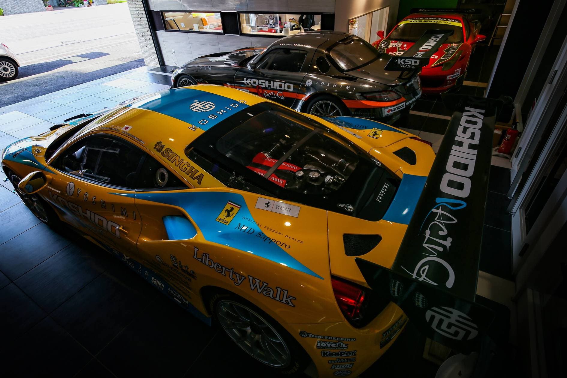 スーパーカーが並ぶガレージで撮影やパーティーとして スペースマーケット スーパーカーが並ぶガレージで撮影やパーティーとして スペースマーケット