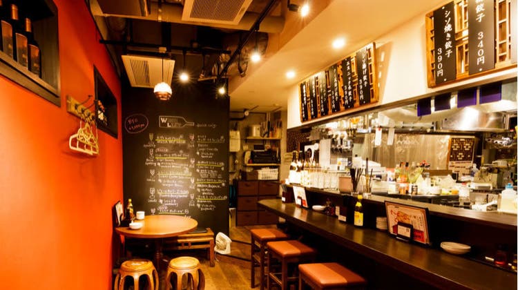 オシャレなスペインバル風の赤い壁が特徴で 赤坂と赤坂見附からのアクセス良好です オシャレなスペインバル風の赤い オシャレなスペインバル風の赤い壁が特徴で 赤坂と赤坂見附からのアクセス良好です オシャレなスペインバル風の赤い