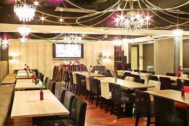 貸切クリパ 貸切忘年会 名古屋駅徒歩5分 最大50名 ドリンク注文可能 ウェディングホール名古屋駅前店 ウェディングホール スペースマーケット