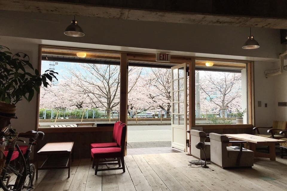 大阪 天満橋 徒歩5分 川沿いに面した1階のスペース ロケーション抜群 撮影やイベント利用などに スペースマーケット