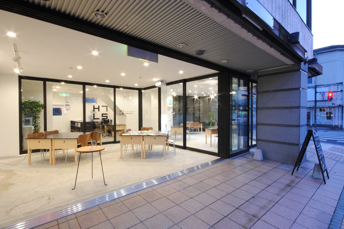 コラーニングスペースhls弘前 全面ガラス張りのオープンなスペース イベント セミナーなどに スペースマーケット