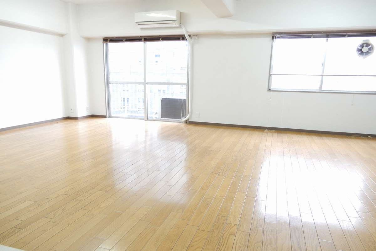 1102 カラフルスペース 明るく 南向大窓 広い 40 お部屋で快適に 大型ミラーでダンス ヨガ スペースマーケット