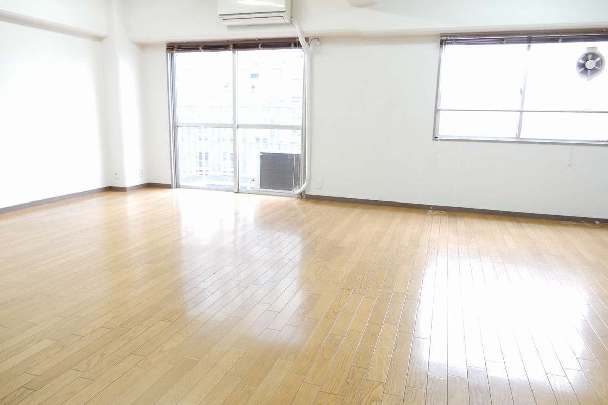 1102 カラフルスペース 明るく 南向大窓 広い 40 お部屋で快適に 大型ミラーでダンス ヨガ スペースマーケット