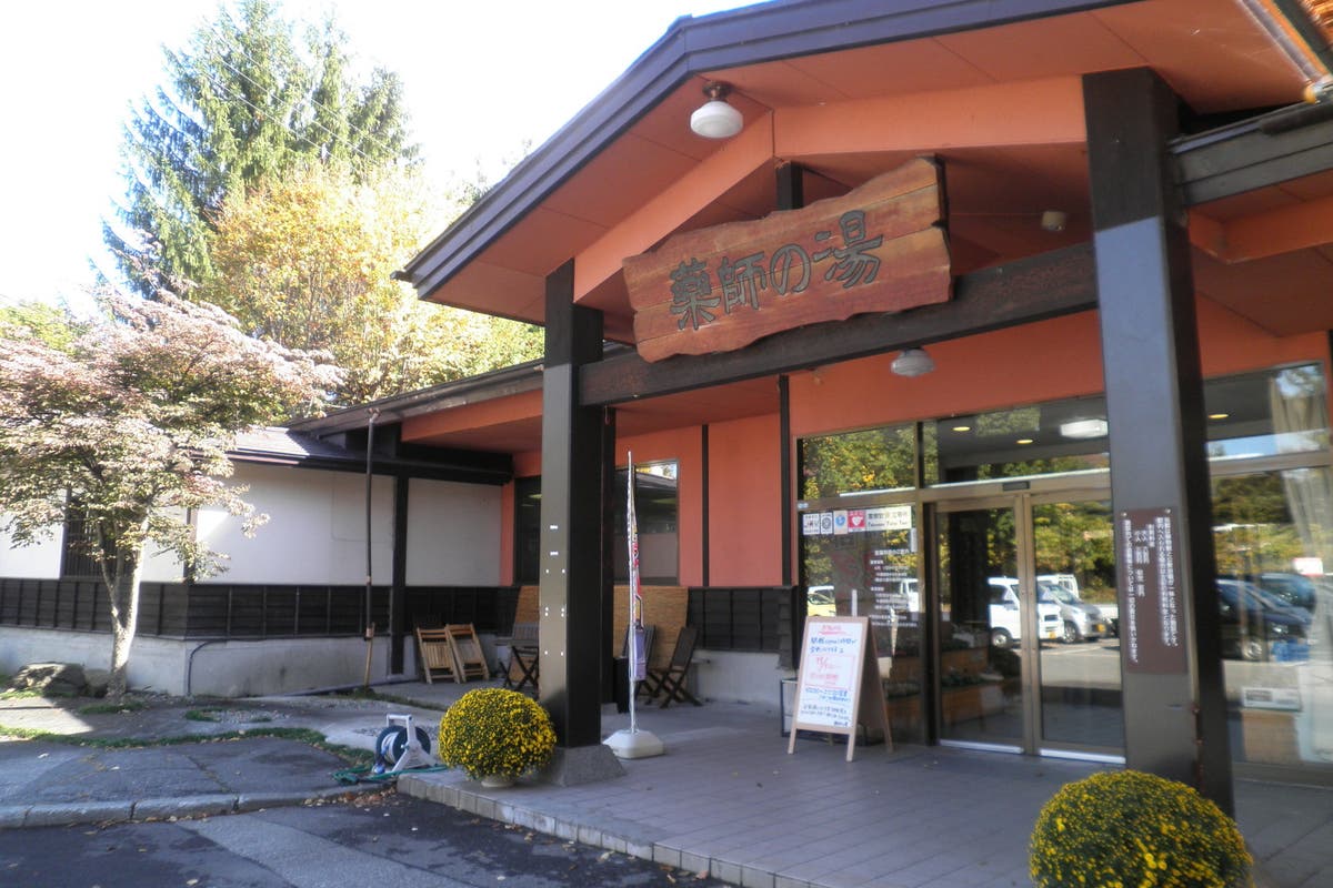北アルプスを望む温泉施設 薬師の湯 内のラウンジスペースです スペースマーケット