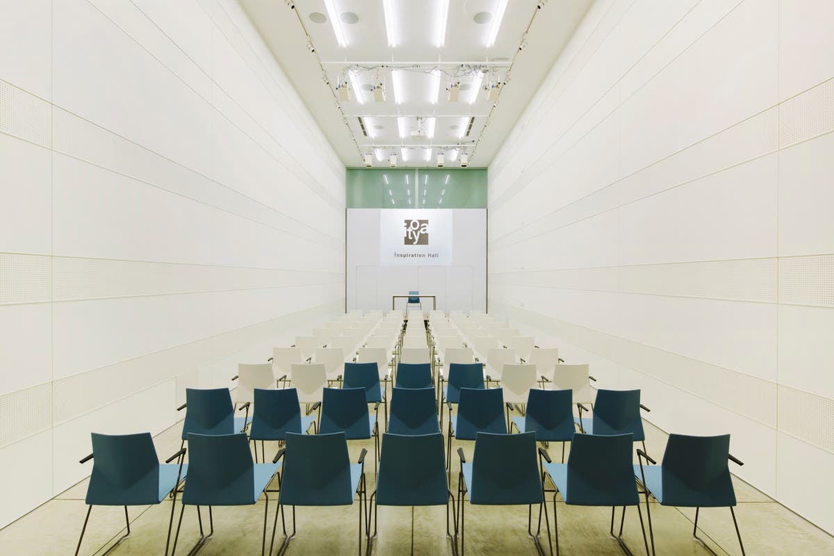 銀座駅 徒歩2分 天井高約６ｍ 開放的でスタイリッシュなホワイトキューブの空間 リモート収録にも スペースマーケット