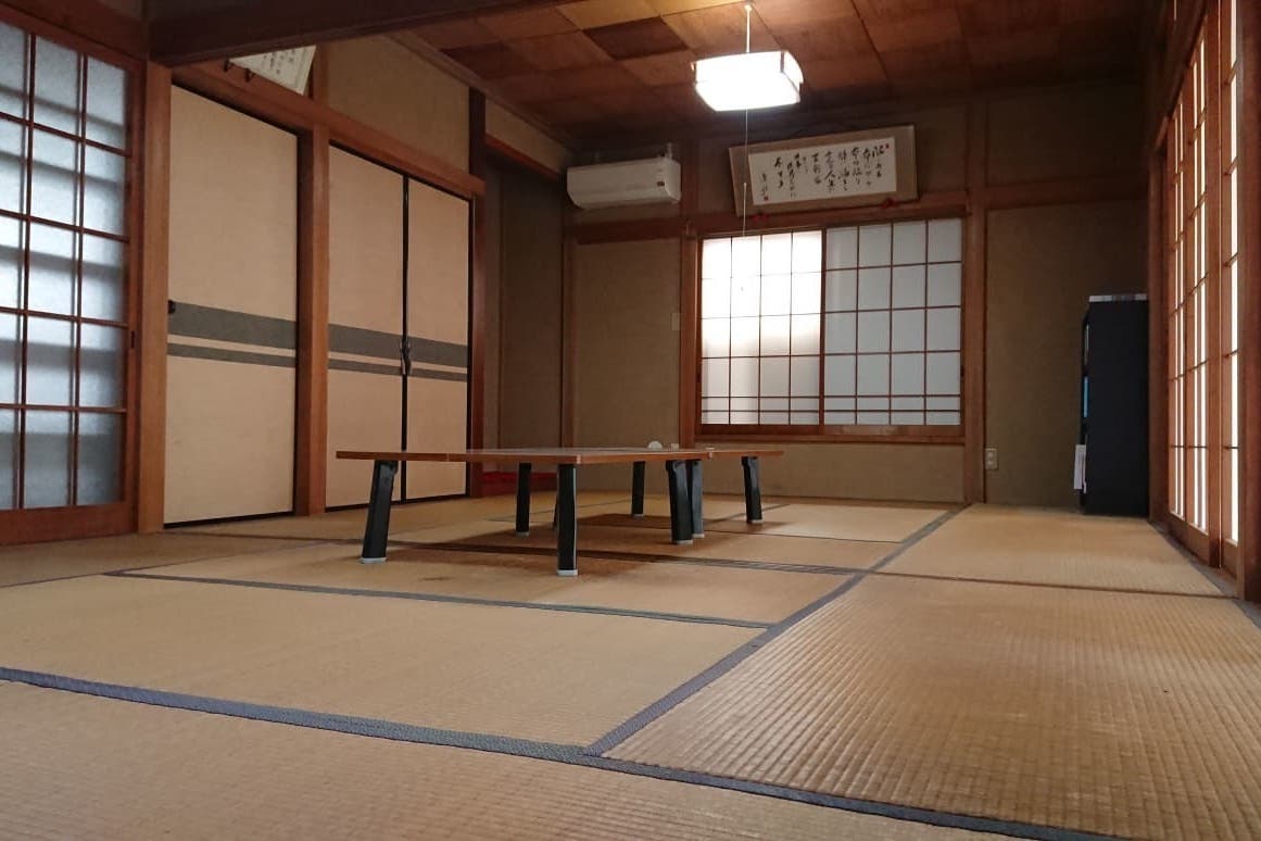 縁側からやさしい光の入る和室です 6 8畳で宴会や打合せなどゆっくり過ごせます スペースマーケット