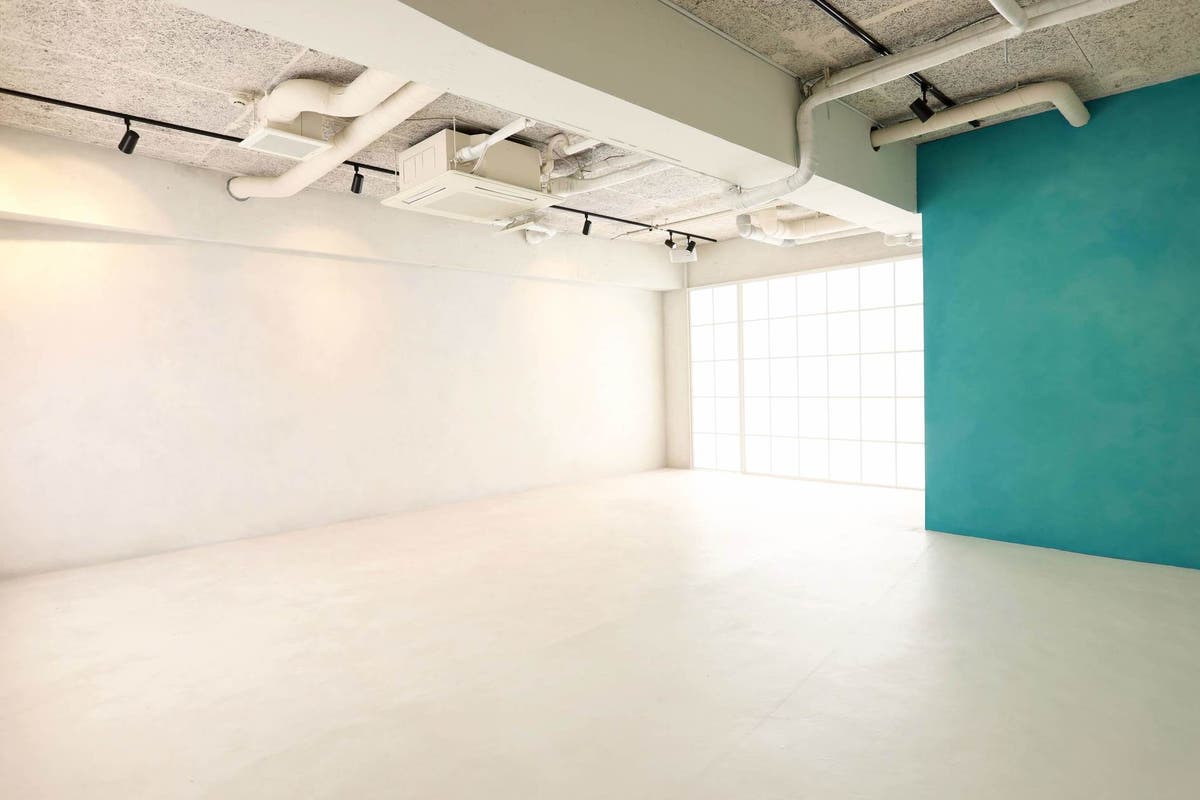 京浜東北線 埼玉県 蕨市徒歩3分 手塗りの白壁白床 一日キレイに撮影できる埼玉の格安撮影スタジオ スペースマーケット