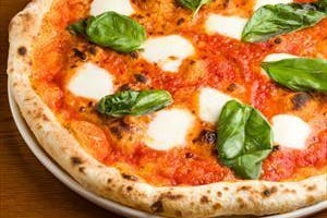 八丁堀駅 宝町駅 おしゃれな窯焼きピッツァ イタリアン居酒屋スペース パーティ ロケ撮影 会議などに スペースマーケット