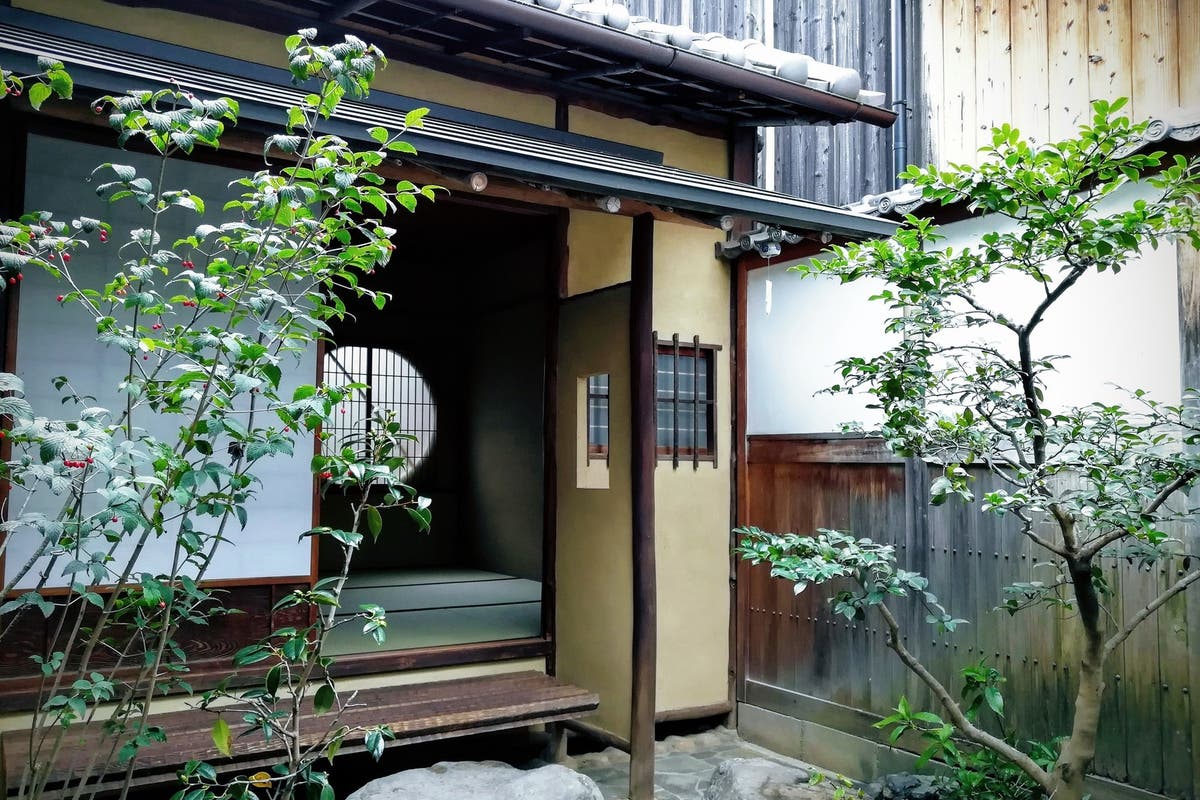 西村邸 茶室 2つの庭園を臨む ひなびた和室 集会 展示 撮影などに スペースマーケット
