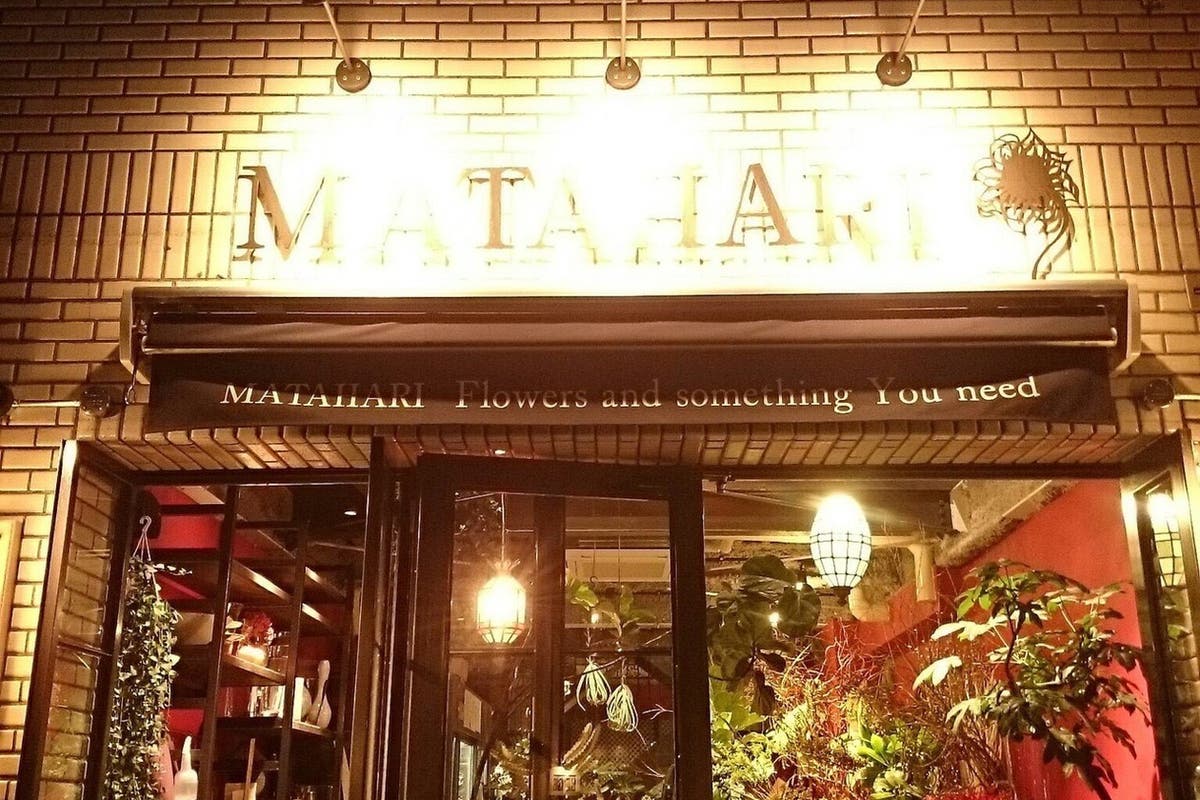 哲学の道近くの白川通りに面した 外装 内装共に異国情緒溢れるフラワーショップ Matahari のレンタルスペース スペースマーケット
