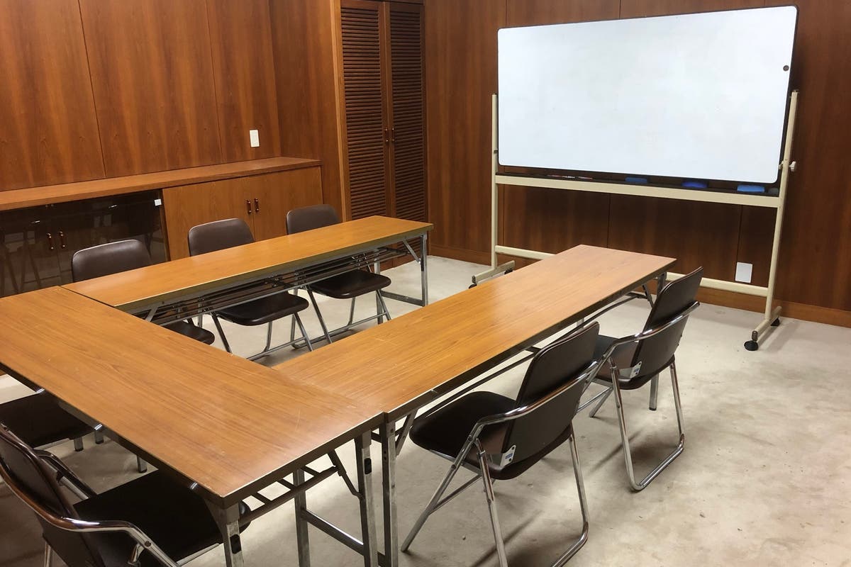 車での来場OK!8名収容可能!学校らしい静かな環境で、会議室として利用できます!