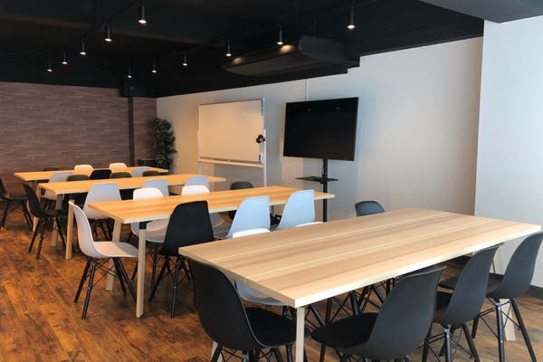 エマ梅田 二次会 ママ会 撮影 会議に 70 50名収容可能 スペースマーケット