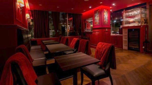 駅直結 ジャズが流れる真っ赤なビストロカフェ オフ会や パーティなど即対応いたします 駅直結 ジャズが流れるお洒落 駅直結 ジャズが流れる真っ赤なビストロカフェ オフ会や パーティなど即対応いたします 駅直結 ジャズが流れるお洒落