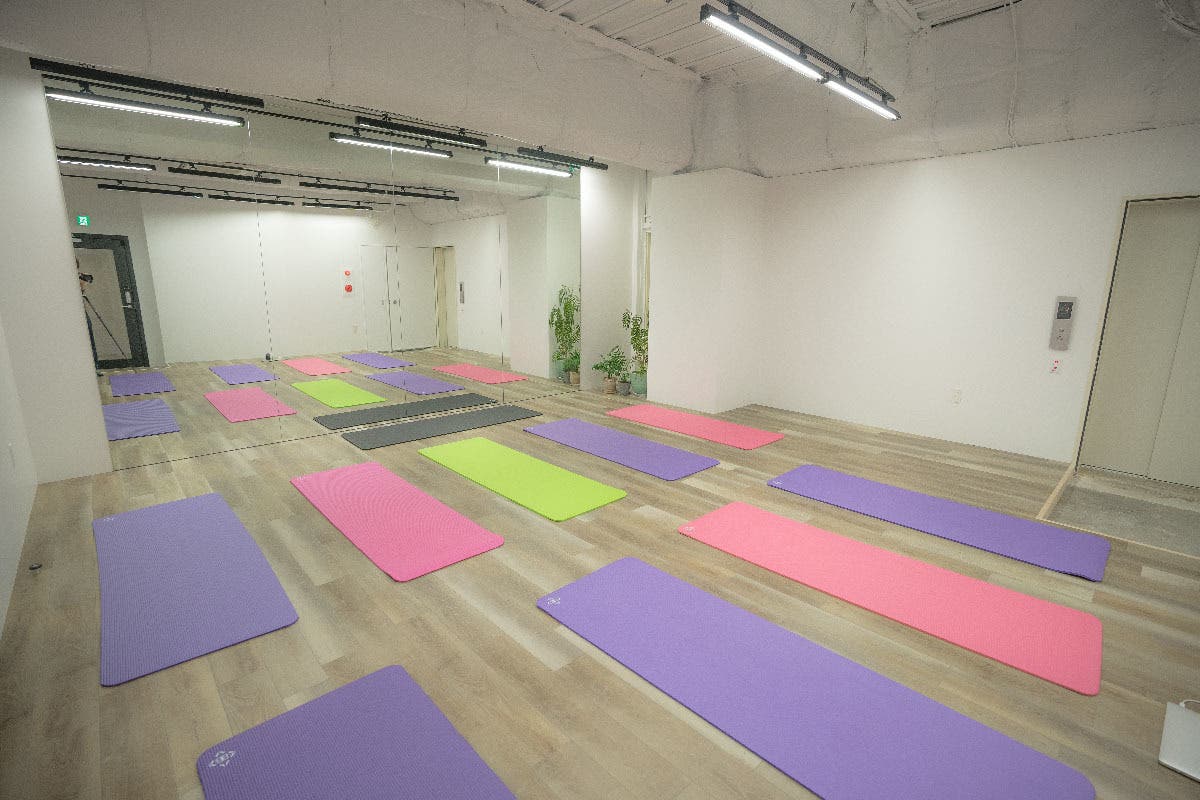 春割 スタジオクオリタス渋谷桜丘 全面鏡ばりの超清潔スタジオ 機材無料 ヨガ ダンス セミナー 撮影 スペースマーケット
