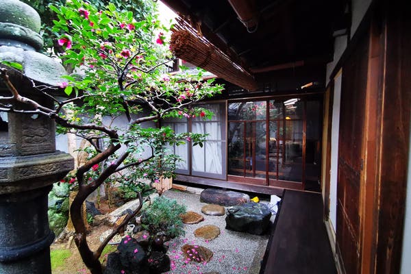 京町家 縁側 築100年 高い天井 季節の花咲くお庭 縁側での撮影は大人気 コスプレ 写真撮影 スペースマーケット