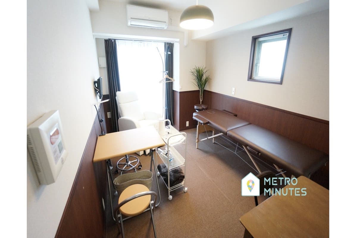 ひふみサロンスペース601 リモートワーク テレワークにも 天満橋駅徒歩4分 リクライニングチェア 施術ベッドあり スペースマーケット