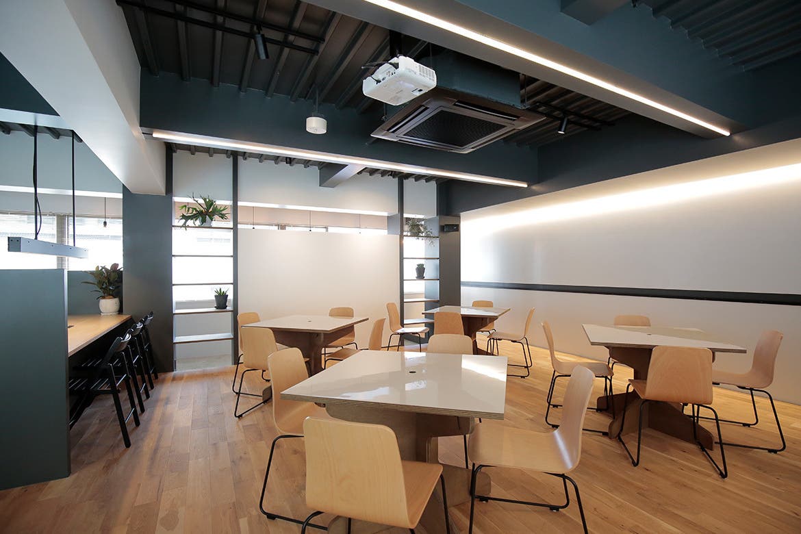 5 名規模会議 打合せ利用 撮影などに最適 壁一面にホワイトボード配置 開放的な川の眺望 スペースマーケット 5 名規模会議 打合せ利用 撮影などに最適 壁一面にホワイトボード配置 開放的な川の眺望 スペースマーケット