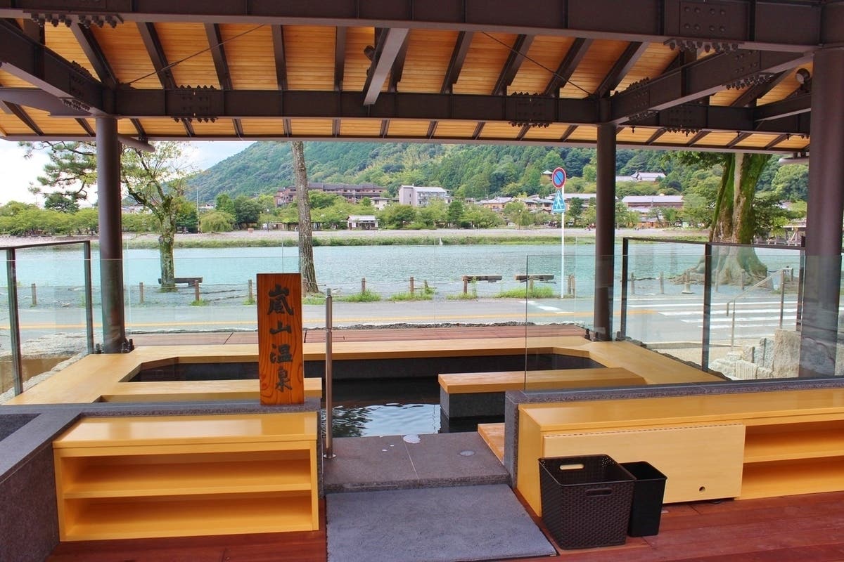 京都 嵐山 渡月橋一望の足湯 和カフェを貸切ろう スペースマーケット 京都 嵐山 渡月橋一望の足湯 和カフェを貸切ろう スペースマーケット
