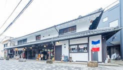 町家の蔵 40㎡の木のぬくもりが感じられるゆったりスペース。会議や演奏会や飲み会など一味違った時間を の写真2