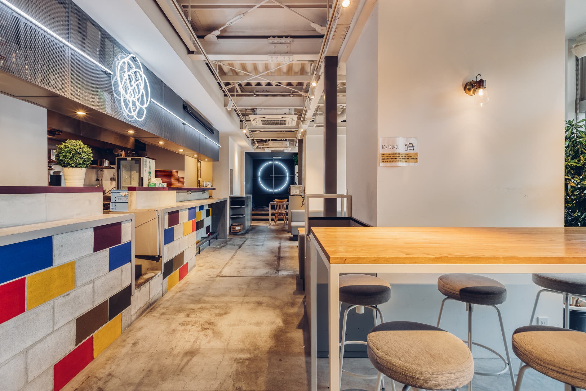 飲んで騒いで泊まれるダイニングスペース 打ち上げ 歓送迎会 慰安旅行などに おしゃれホステルを丸々貸切 プ