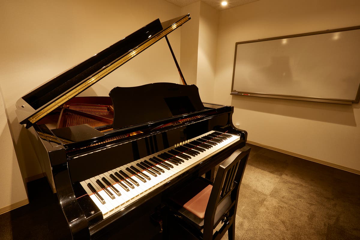 御茶ノ水 小川町 神保町 駅近 グランドピアノ付防音室 教室1 ピアノスタジオ コンサート 動画配信 撮影利用などに スペースマーケット 御茶ノ水 小川町 神保町 駅近 グランドピアノ付防音室 教室1 ピアノスタジオ コンサート 動画配信 撮影利用などに スペースマーケット