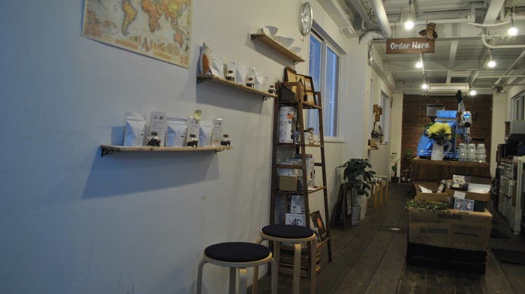 Round Point Cafe 神戸元町 栄町 裏路地にあるカ Round Point Cafe 神戸元町 栄町 裏路地にあるカ