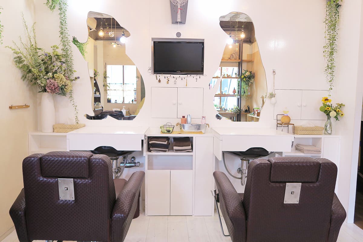 池袋から1駅 要町駅徒歩4分の美容室 かわいい内装 面貸し可能 本物のカット台や美容道具を使って撮影できる 軽飲食可能 スペースマーケット 池袋から1駅 要町駅徒歩4分の美容室 かわいい内装 面貸し可能 本物のカット台や美容道具を使って撮影できる 軽飲食可能 スペースマーケット