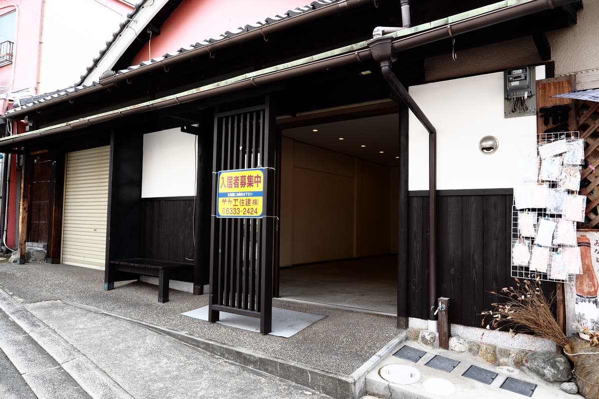 石切商店街で投げ銭ライブ スペースマーケット 石切商店街で投げ銭ライブ スペースマーケット
