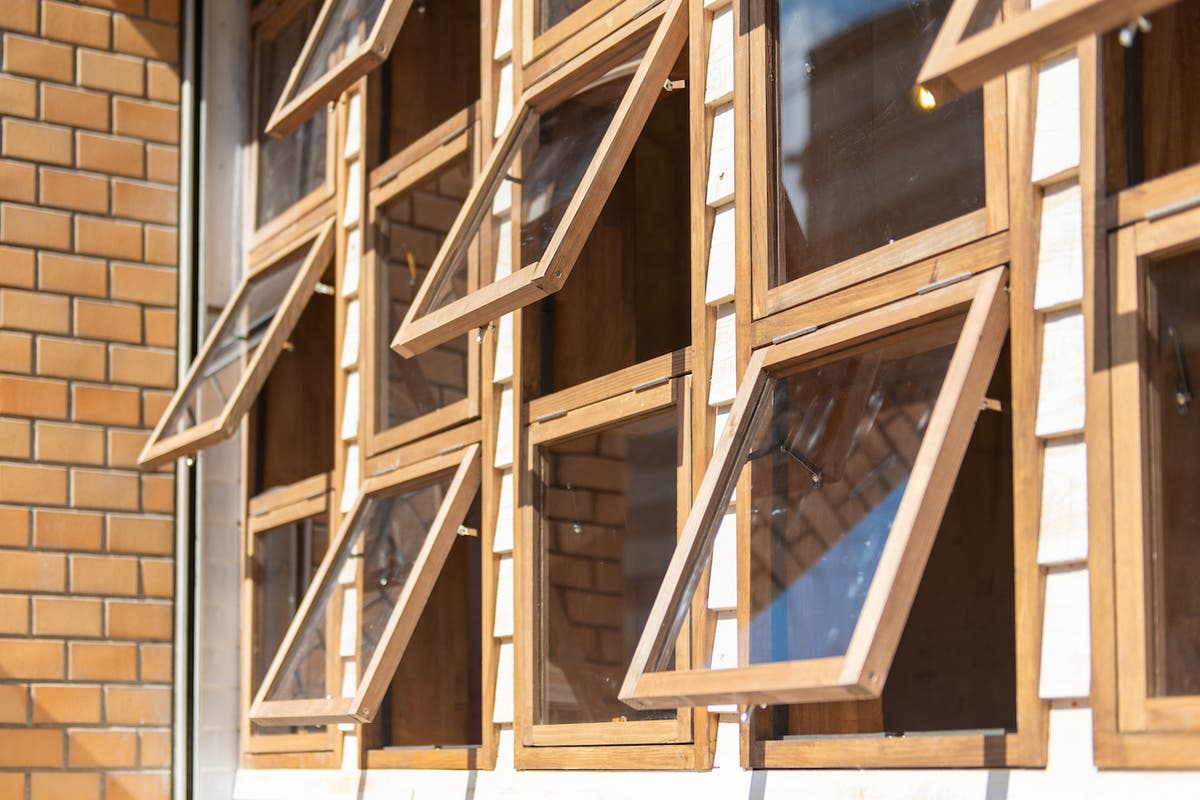 オムニバキッチン 名古屋 ハワイアン 100インチプロジェクターで鑑賞会 セミナー パーティー 歓送迎会 スペースマーケット