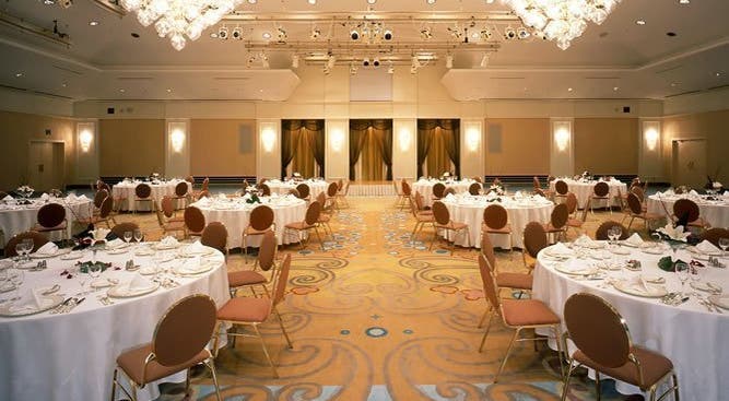 舞浜 気品あふれる宮殿の雰囲気を演出 ご結婚披露宴 パーティー ディナーショーに最適 クラウンボール の評価とレビュー スペースマーケット