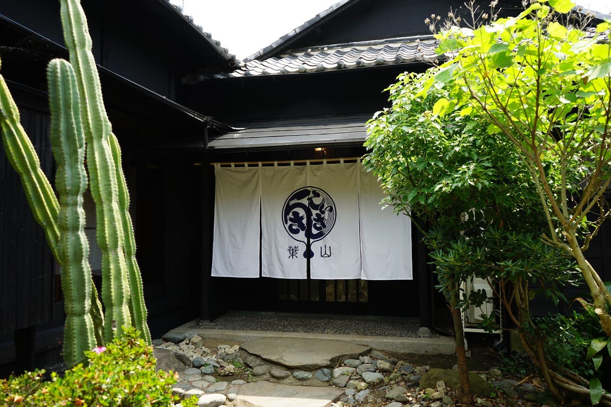 葉山 森戸海岸 徒歩3分 日本家屋 プロ仕様キッチン デッキ 庭付き 200坪超 オフサイトミーティング 撮影 イベント スペースマーケット