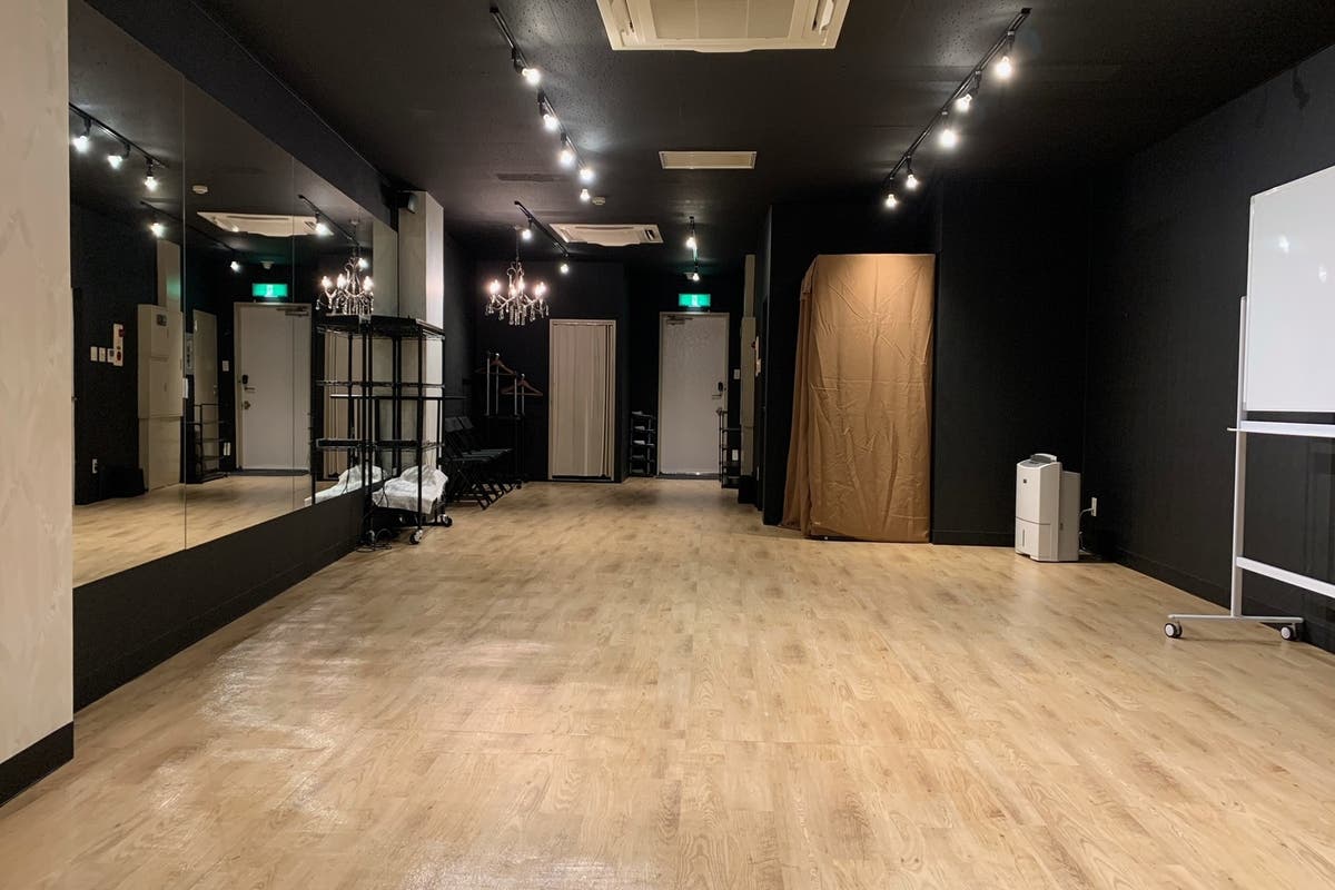 女性に選ばれる渋谷のダンススタジオ スマホ音源対応 定員名の広々スペース 全面鏡張りでレッスン向き スペースマーケット 女性に選ばれる渋谷のダンススタジオ スマホ音源対応 定員名の広々スペース 全面鏡張りでレッスン向き スペースマーケット