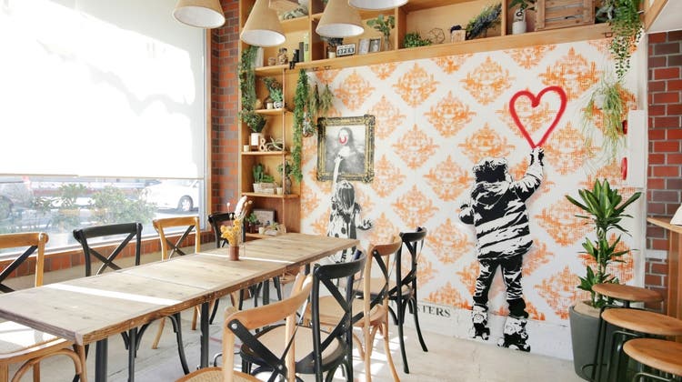 パーティー 同窓会 ママ会から映画や動画撮影まで幅広くご利用いただいております おしゃれで日差し明るいカフェ パーティー 同窓会 ママ会から映画や動画撮影まで幅広くご利用いただいております おしゃれで日差し明るいカフェ