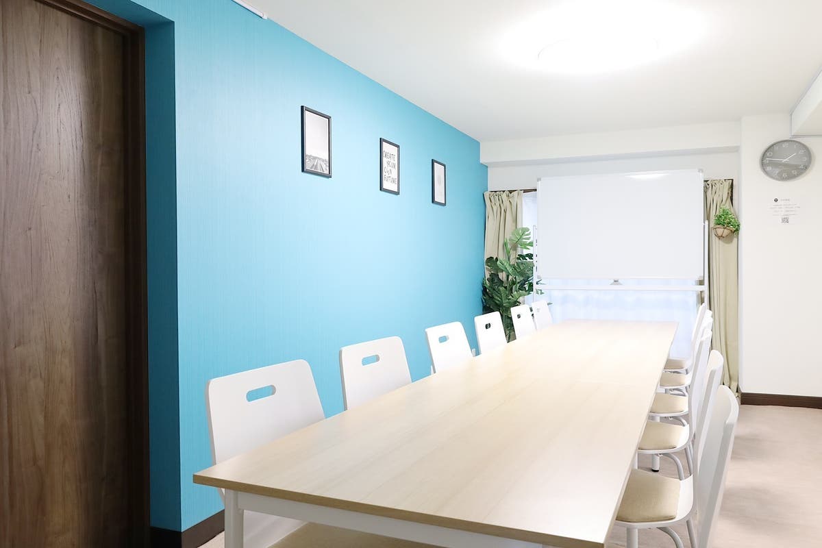 赤羽5分 明るくお洒落 窓有り換気可能 高速wifi テレワーク 会議 レッスン等 最大16名 Room A スペースマーケット