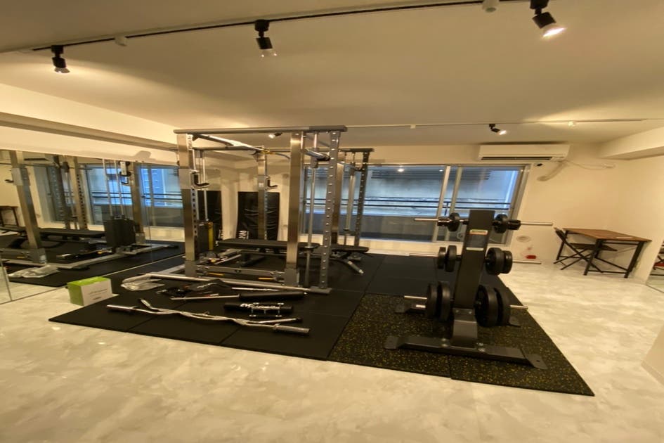 代々木上原駅徒歩2分 パーソナルトレーナー注目 女性専用レンタルジム パワーラック スミス 壁面鏡他 水1人1本サービス有 スペースマーケット