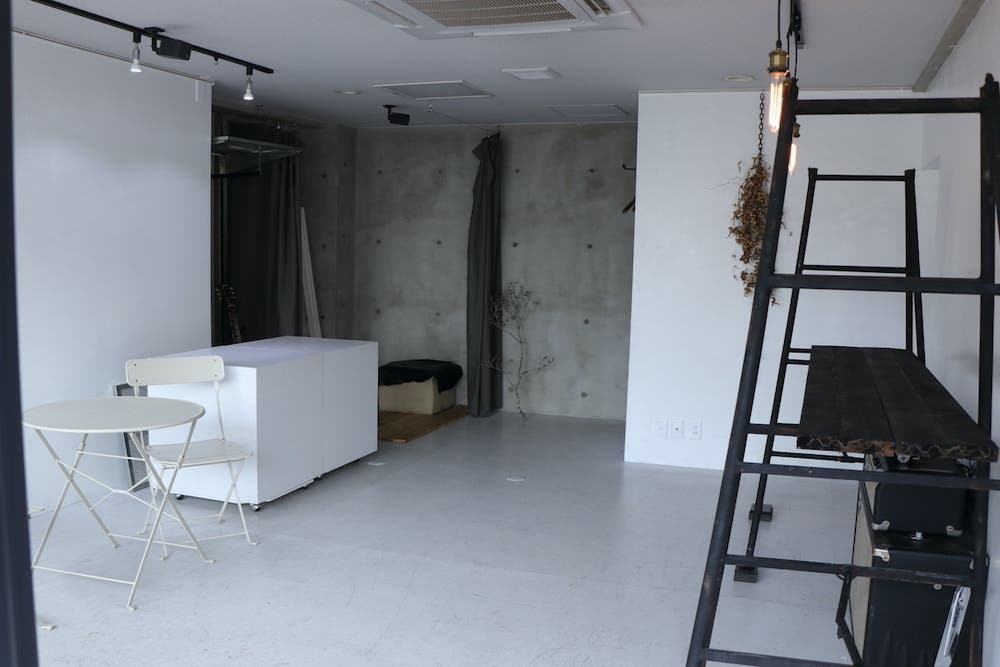 白を基調とした無機質なスペース 撮影やイベント 展示会 応相談 などにお使い頂けます スペースマーケット