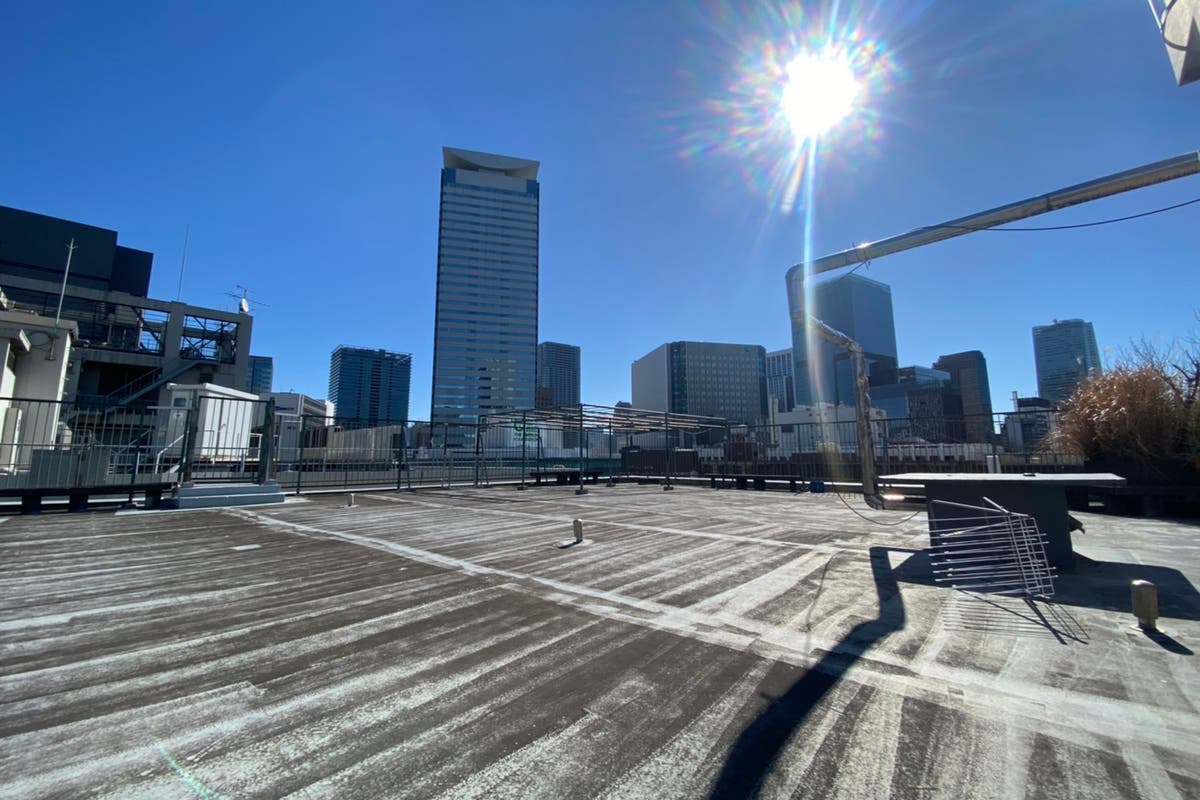 都心のオフィスビルの屋上のスペース貸 撮影利用におススメです スペースマーケット