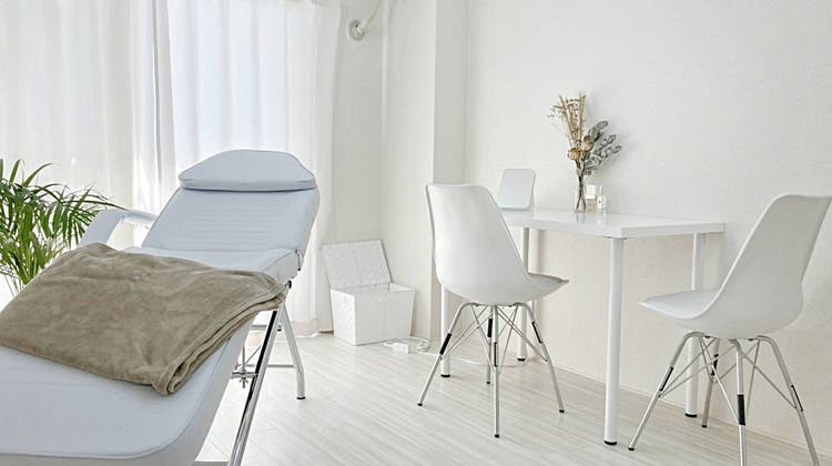 白基調のレンタルサロン 会議や打ち合わせ 撮影にも 松戸駅徒歩3分 ネイルサロンや 白基調のレンタルサロン 会議や打ち合わせ 撮影にも 松戸駅徒歩3分 ネイルサロンや