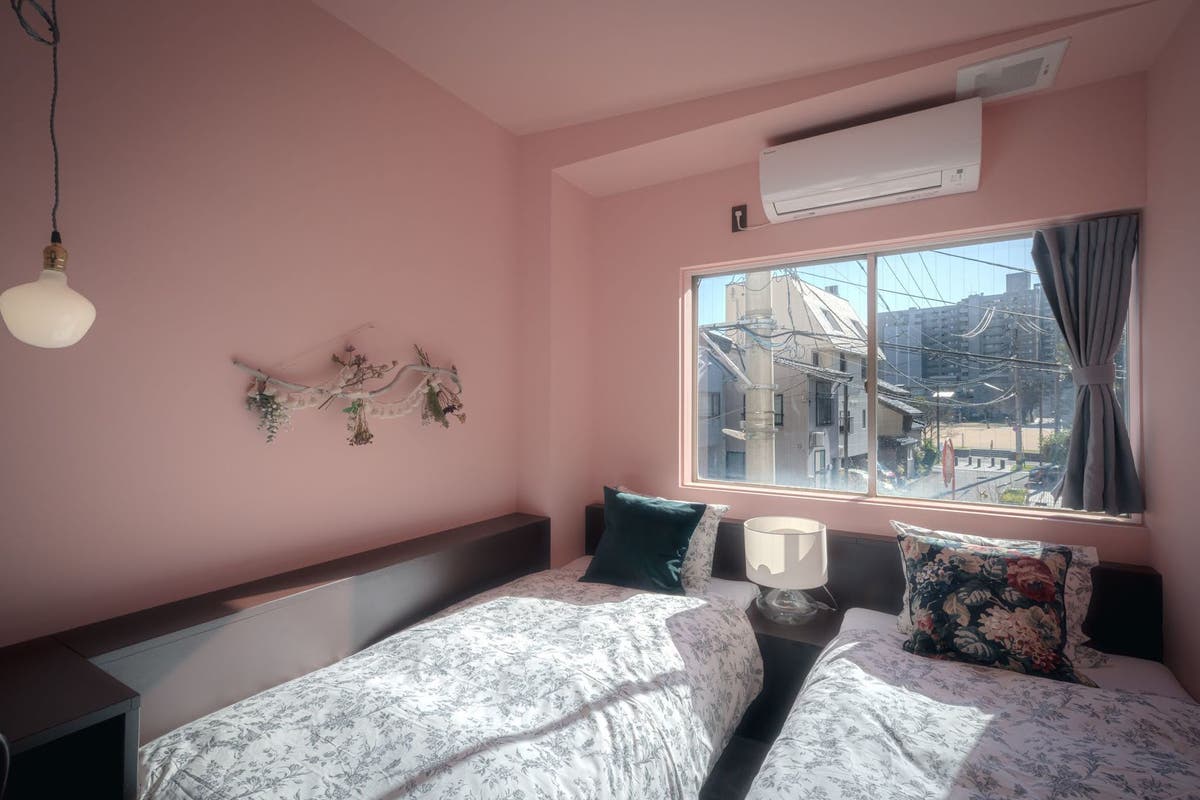Pink Room Hotel Trimピンク色の壁のお部屋 スペースマーケット Pink Room Hotel Trimピンク色の壁のお部屋 スペースマーケット