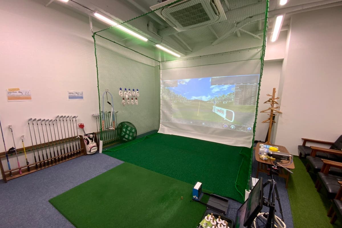 完全個室の室内ゴルフ練習場の2号室（IN）。シミュレーターを使ったゴルフ練習・レッスン会・イベントや撮影会に！ スペースマーケット