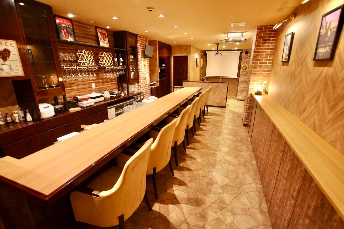 好評 本格設備のカウンターキッチン プロジェクター付きスペース 飲み会 歓送迎会 パーティなどに スペースマーケット